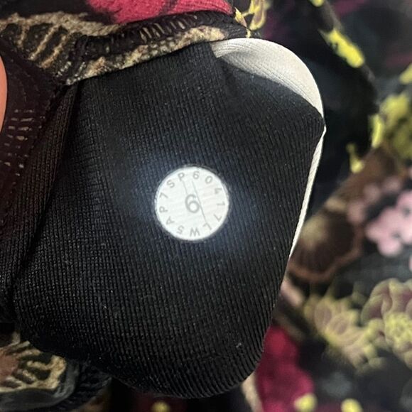 Lululemon Wunder Under Crop Fleurolace High Rise Size 6 - Picture 6 of 9